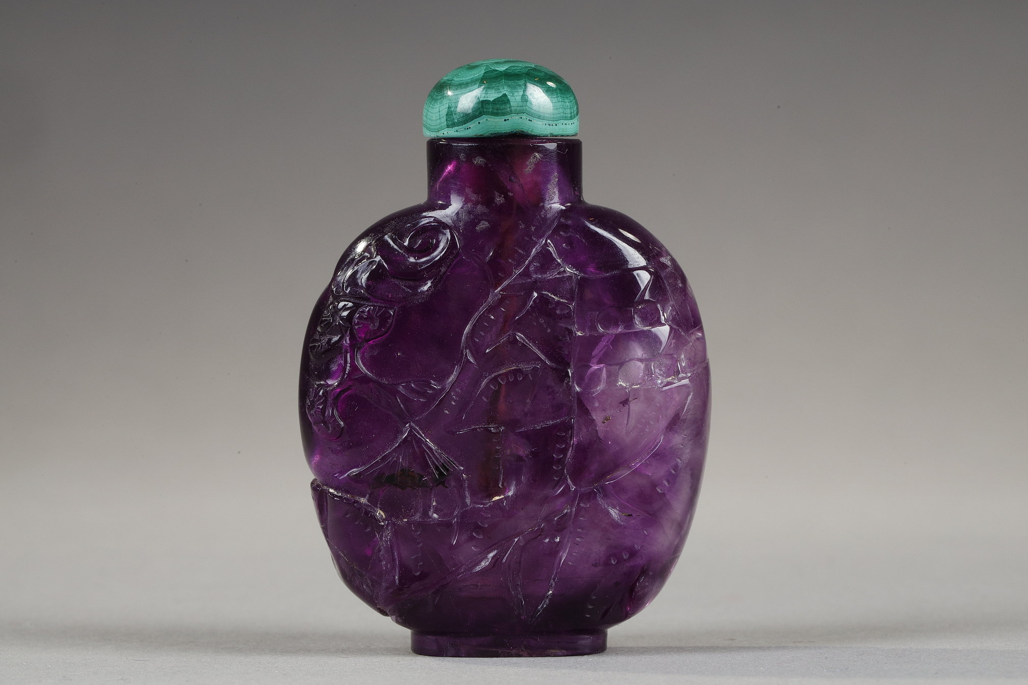 snuff bottle in amethyst carved pagodas in landscapes 
China 19th century 